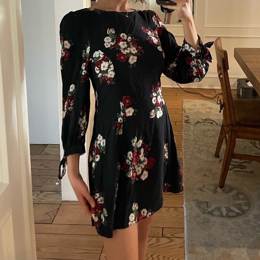 Navy floral Zara dress perfect for Valentine’s, XS